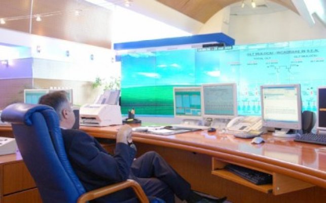 Cu ce-a venit Moşul la Hidroelectrica: tăiere de 10% a salariilor